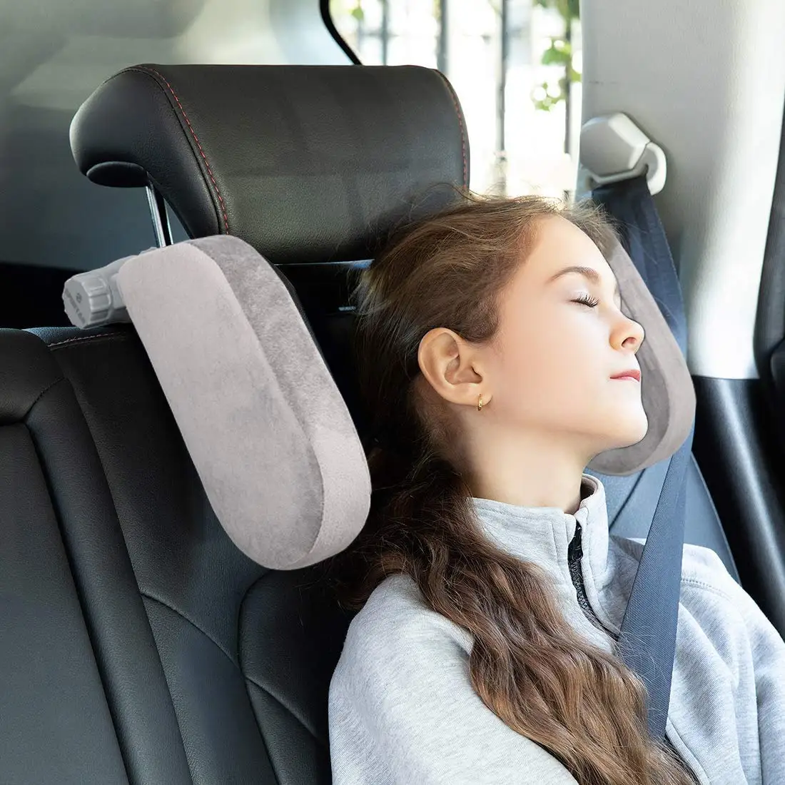 Автомобильная подушка на подголовник из мягкого бархата и искусственной кожи