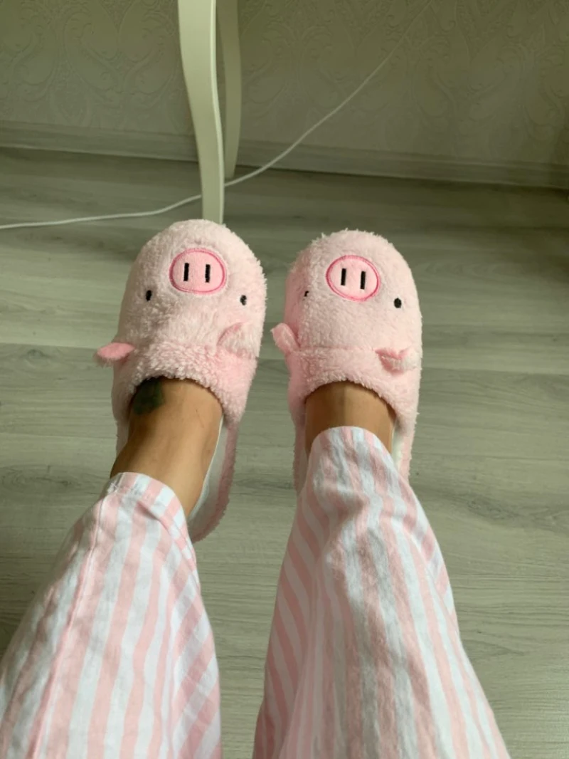 Новые зимние женские тапочки; домашняя обувь для женщин; Chinelos Pantufas Adulto; модные домашние тапочки на меху с милым медведем и Свинкой