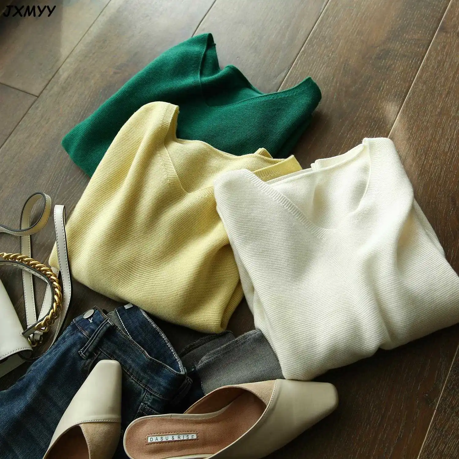 

ICCLEK 2020 autumn and winter new V-neck knitted woolen sweater with women's nine-point sleeve short knit sweater bottoming sh