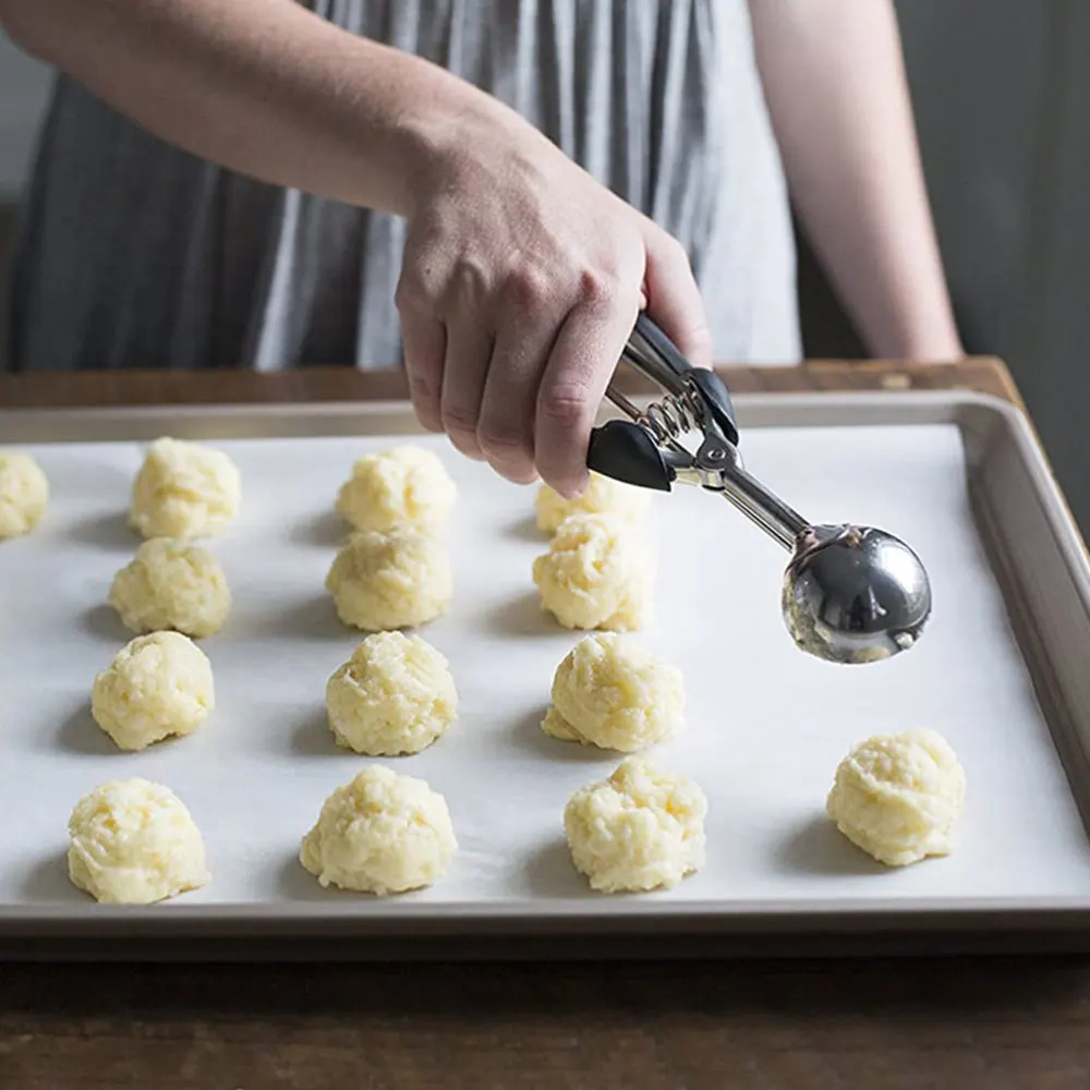 

4pcs Stainless Steel Ice Cream Scoops Spoons Ice Cream Dipping Tools (Black)