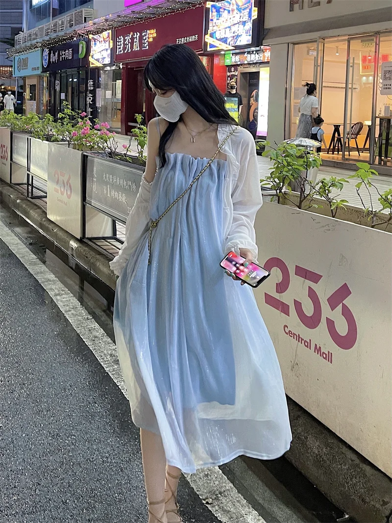 Сказочное платье с вертикальными полосками блестящее женское на бретелях |