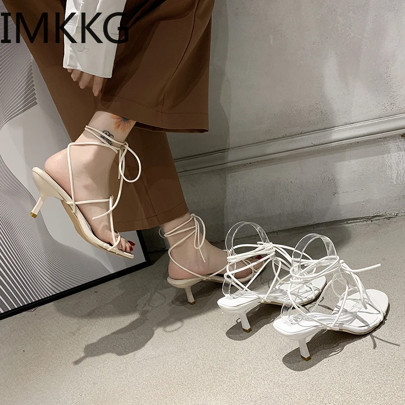 Женские босоножки на шнуровке сандалии из искусственной кожи среднем каблуке