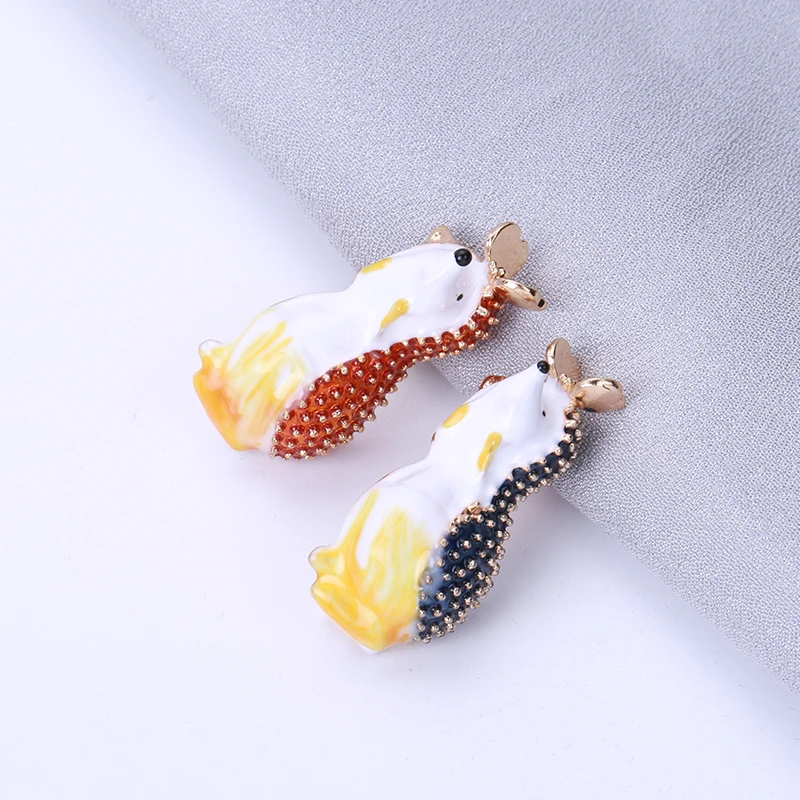 

Wuli&baby Lovely Enamel Headgehog Brooches For Women Unisex 2-color Play With Butterfly Headhog Animal Party Casual Brooch Pins