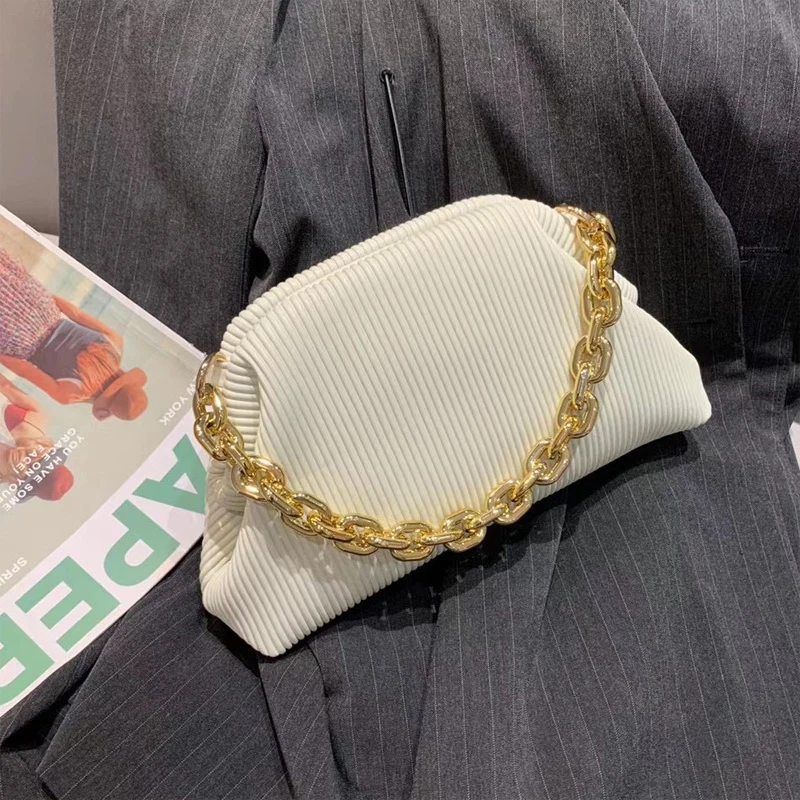 TWOTWINSTYLE Casual Fold Bag For Women Patchwork Metal Chain Hit Color Fashionable Cloud Bag Female New Accessories 2021 Tide