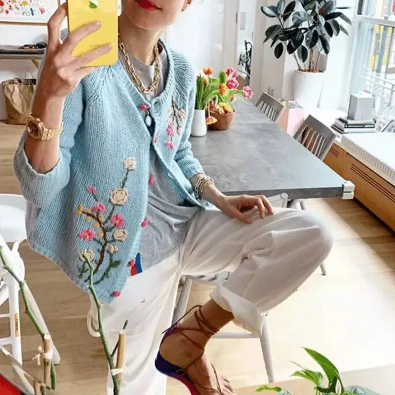 Женский Укороченный кардиган с круглым вырезом однобортный короткий розового и