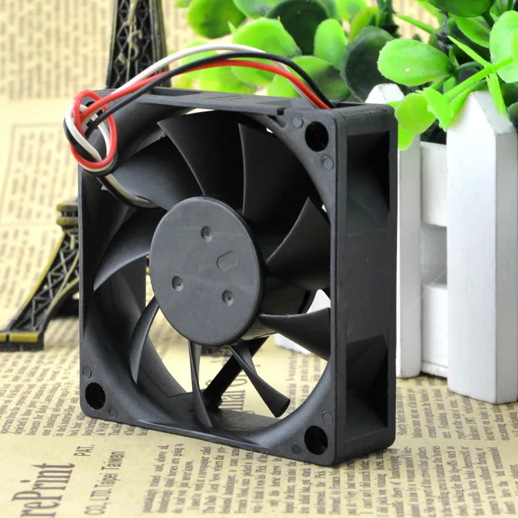 

AVC DA07020R12H 12V 0.33a 7020 7CM CPU Hydraulic Mute Cooling Fan