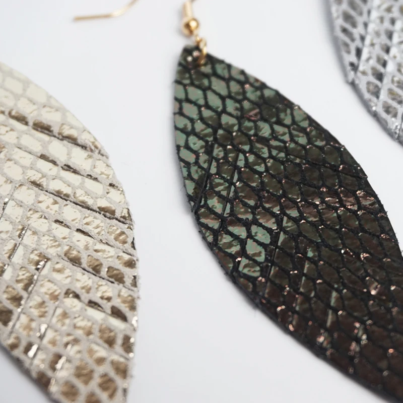 Новые блестящие серьги из натуральной кожи с перьями для женщин серебряные