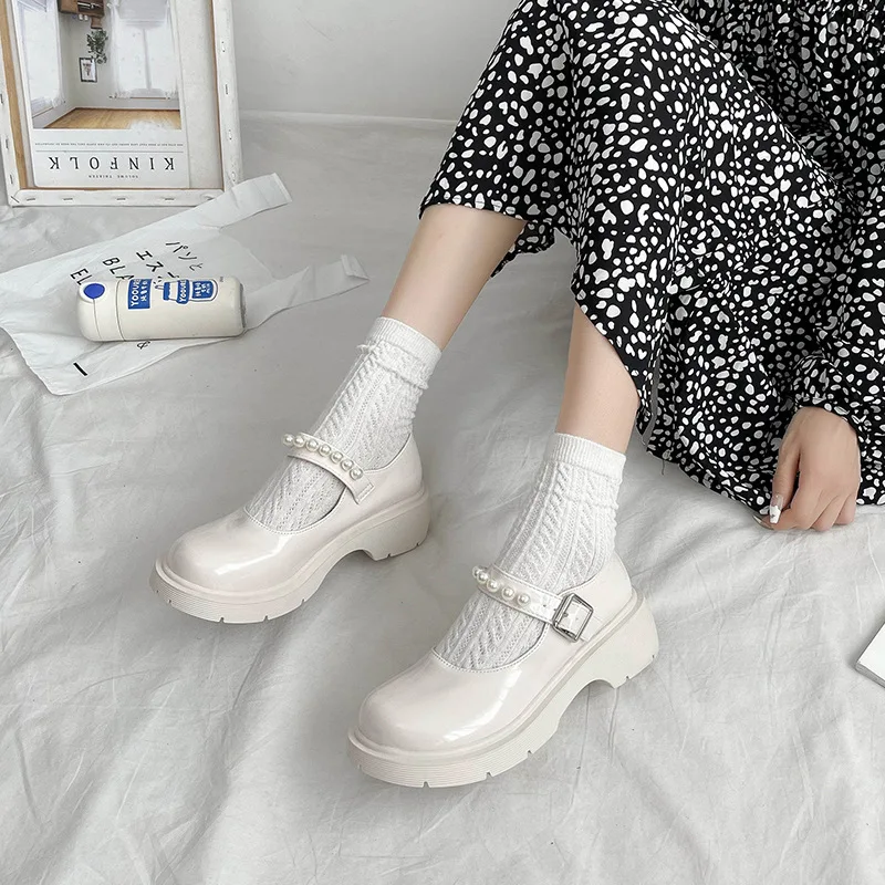 

Women Lolita Fashion Shoes Ladies Pearl Bead Platform Metal Buckle Shoes Casual Retro Sexy Mature Stable Sapatos Femininos 2021