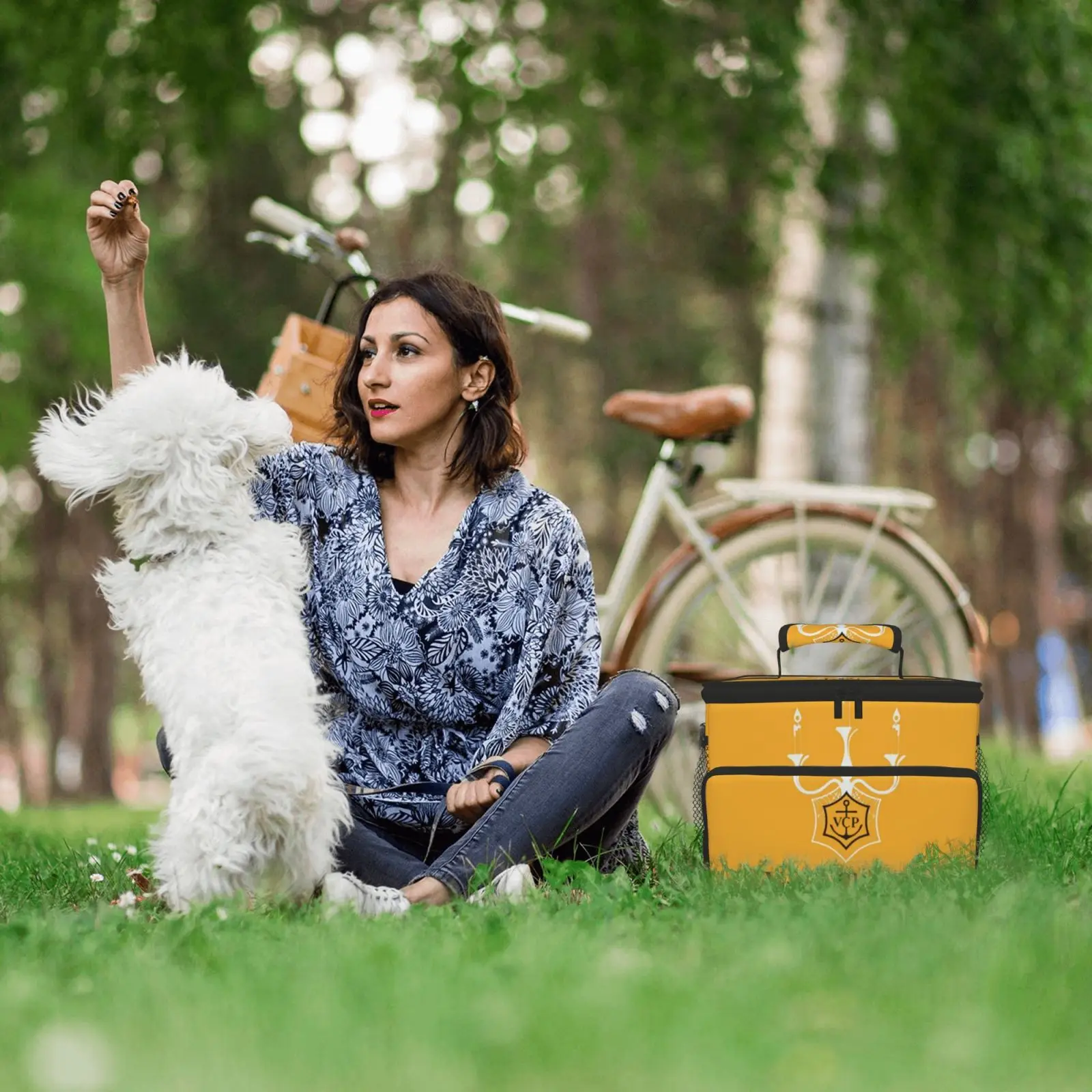 

Veuve Clicquot Moet & Chandon Champagne Picnic Bag Large Capacity Luxury Lunch Bag Family Pack Refrigerated Shopping Bag_vcwcb22