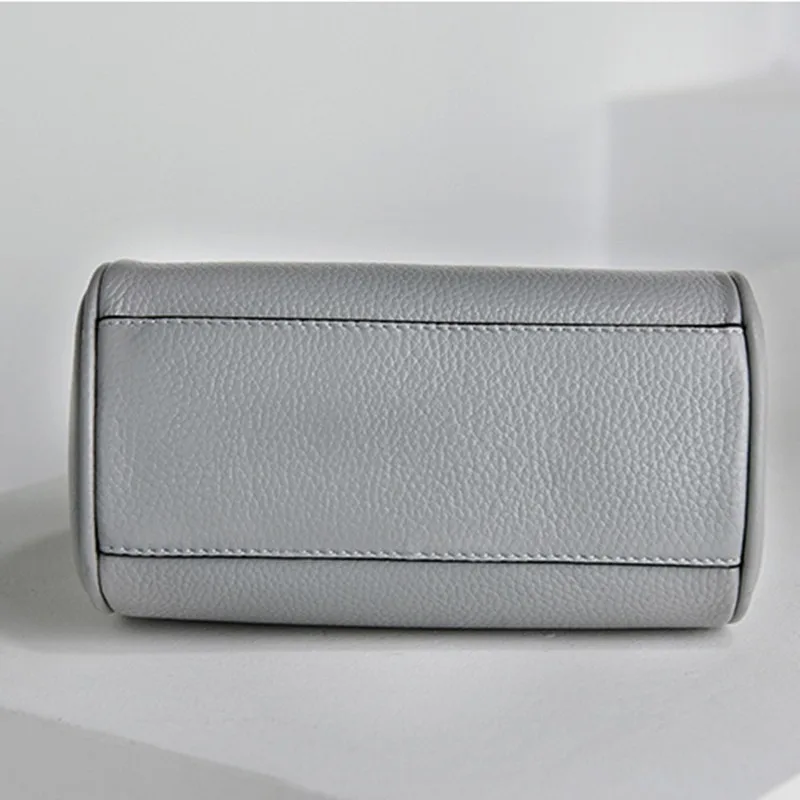 

Messenger lock bag 2021 summer new style European and American fashion fashion large portable women's bag shoulder leather