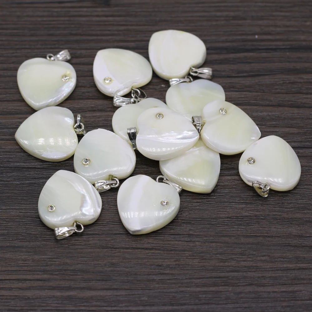 

yachu 5pcs Natural Mother-of-pearl Shell Heart-shaped Pendant with Diamonds Make DIY Necklace Bracelet Size 20x20mm Gift