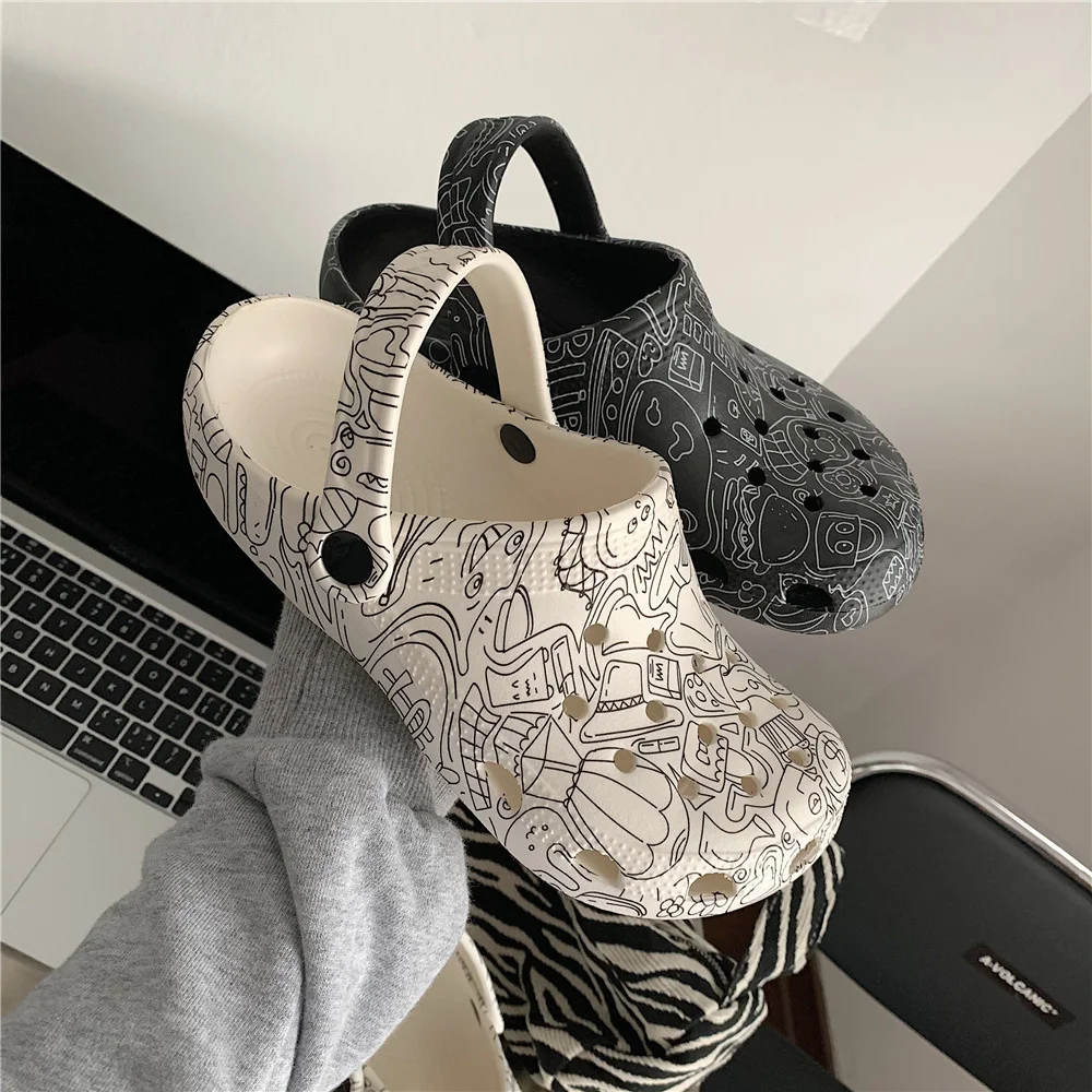 

Cartoon Cute Girl Heart Nurse Hole sandals Indoor And Outdoor Beach Shoes Thick Bottom Graffiti Hole Shoes Female