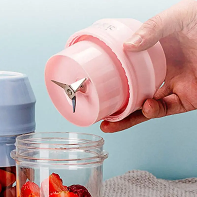

Mini Blender Portable Personal Juicer Mixer with 4 Pcs Blades for Home/Travel