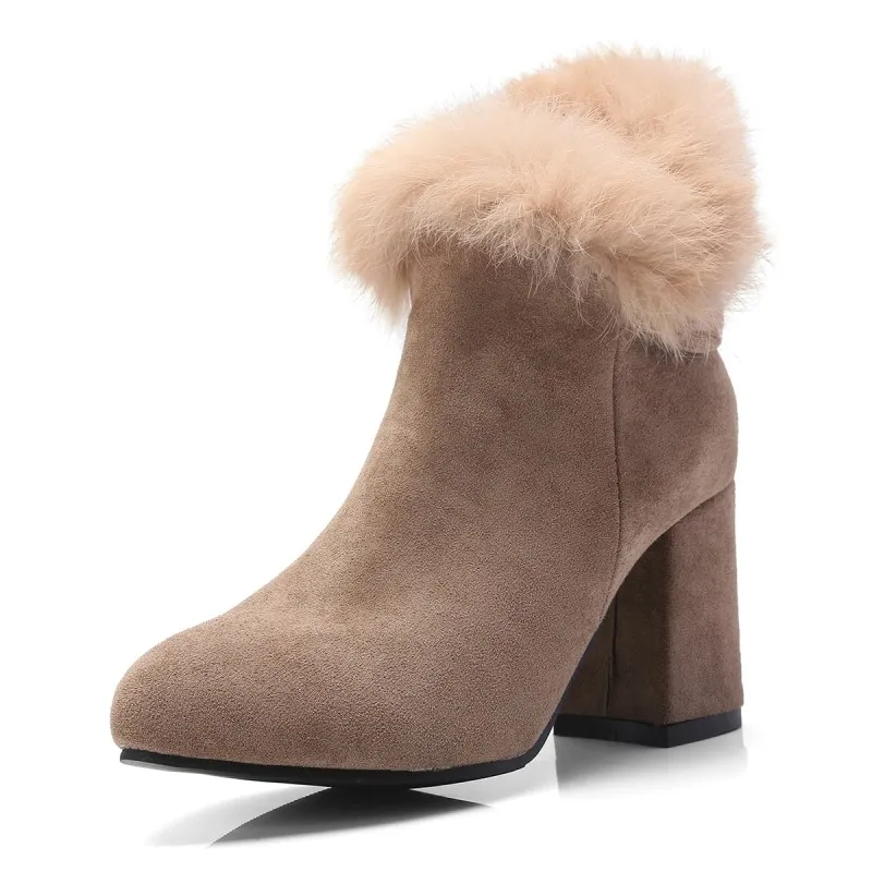 Сапоги большого размера на грубом каблуке серые из кроличьего меха с боковой