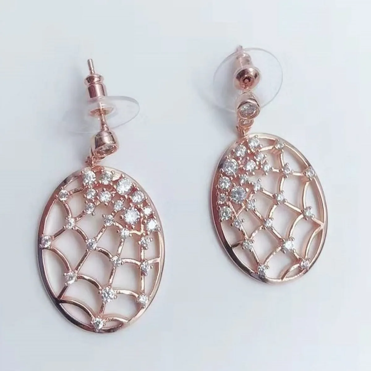 

ERIN High quality SWA, fashion spider web short oval web Earrings