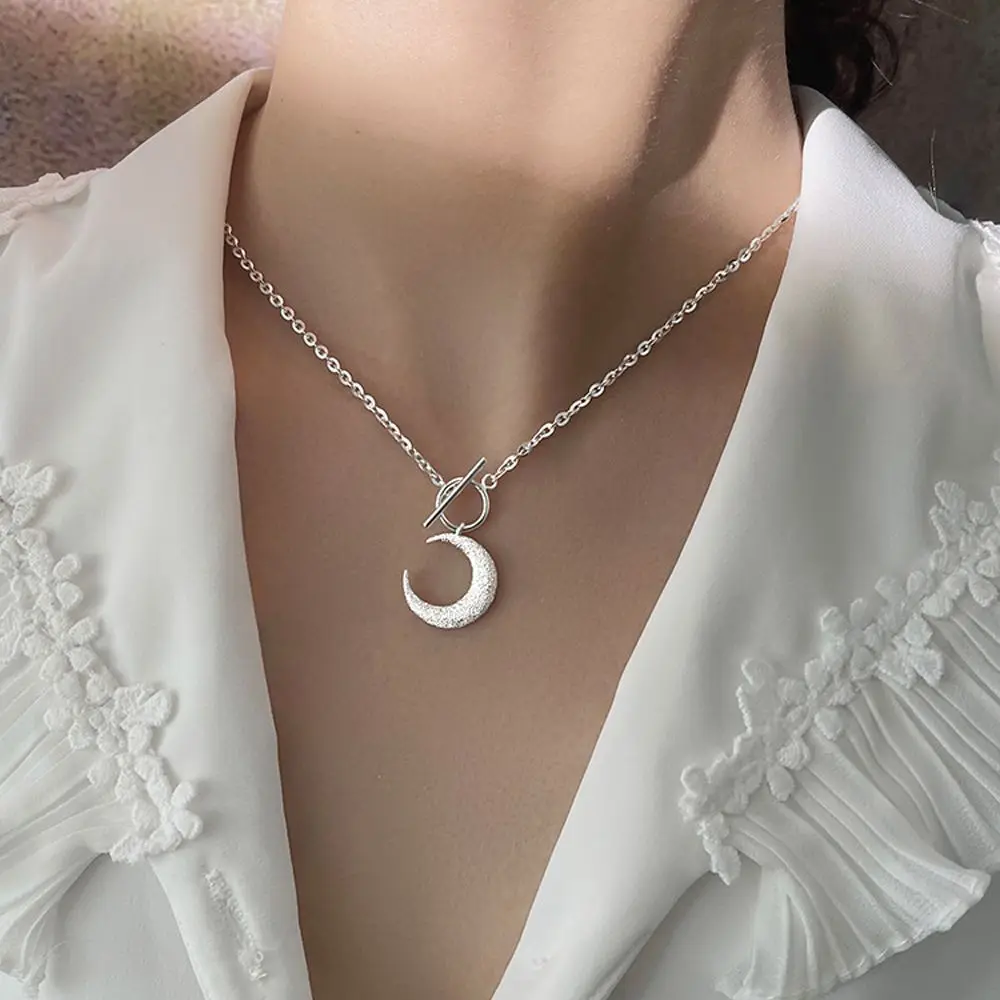 

Vintage Moon OT Buckle Pendant Women's Neck Chain Simple Light Luxury Clavicle Chain Choker Necklace for Women Matte Texture