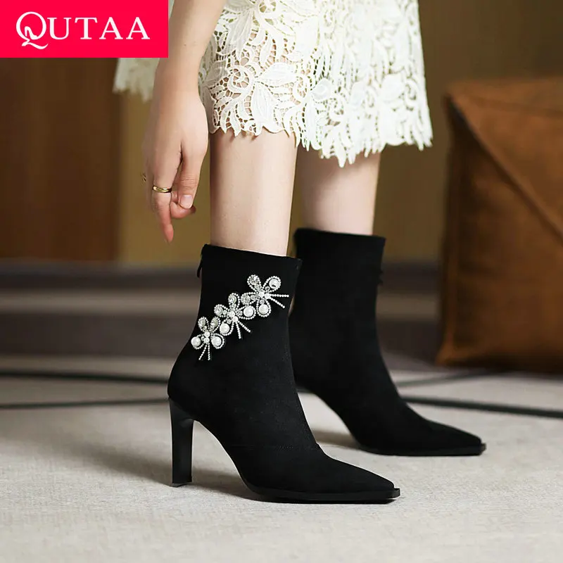 

QUTAA/2022 г. Модные ботильоны на тонком высоком каблуке Женская обувь из флока зимние высокие сапоги на молнии с квадратным носком Большие разм...