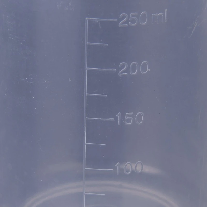

250 ml transparent plastic measuring cup with handle