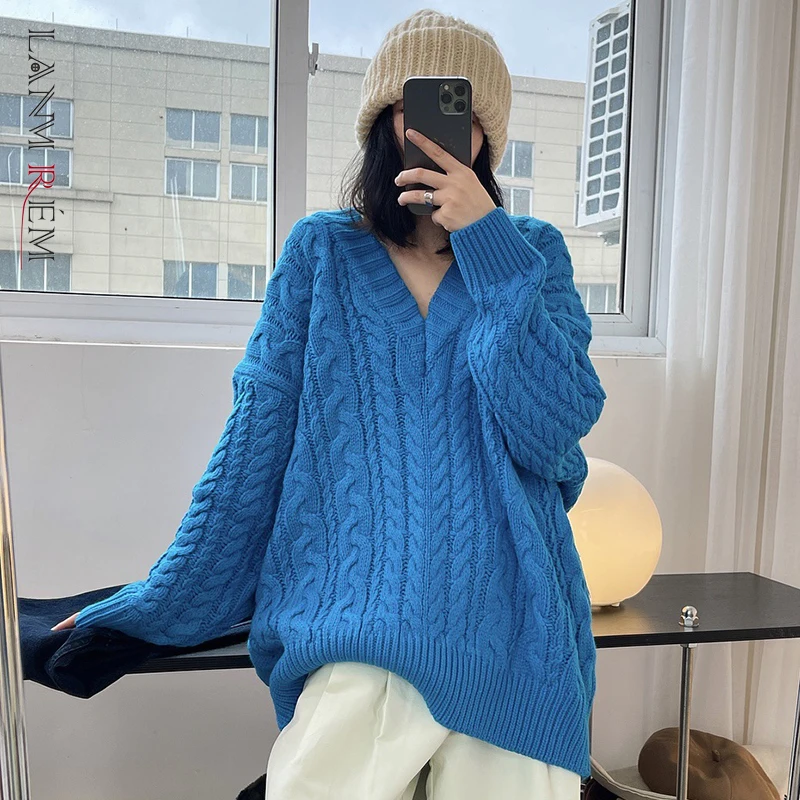 

LANMREM 2021 Winter New V-neck Twist Knitted Pullover Top Female Long Sleeve Loose Solid Color Sweater Women's Fashion 2W2058