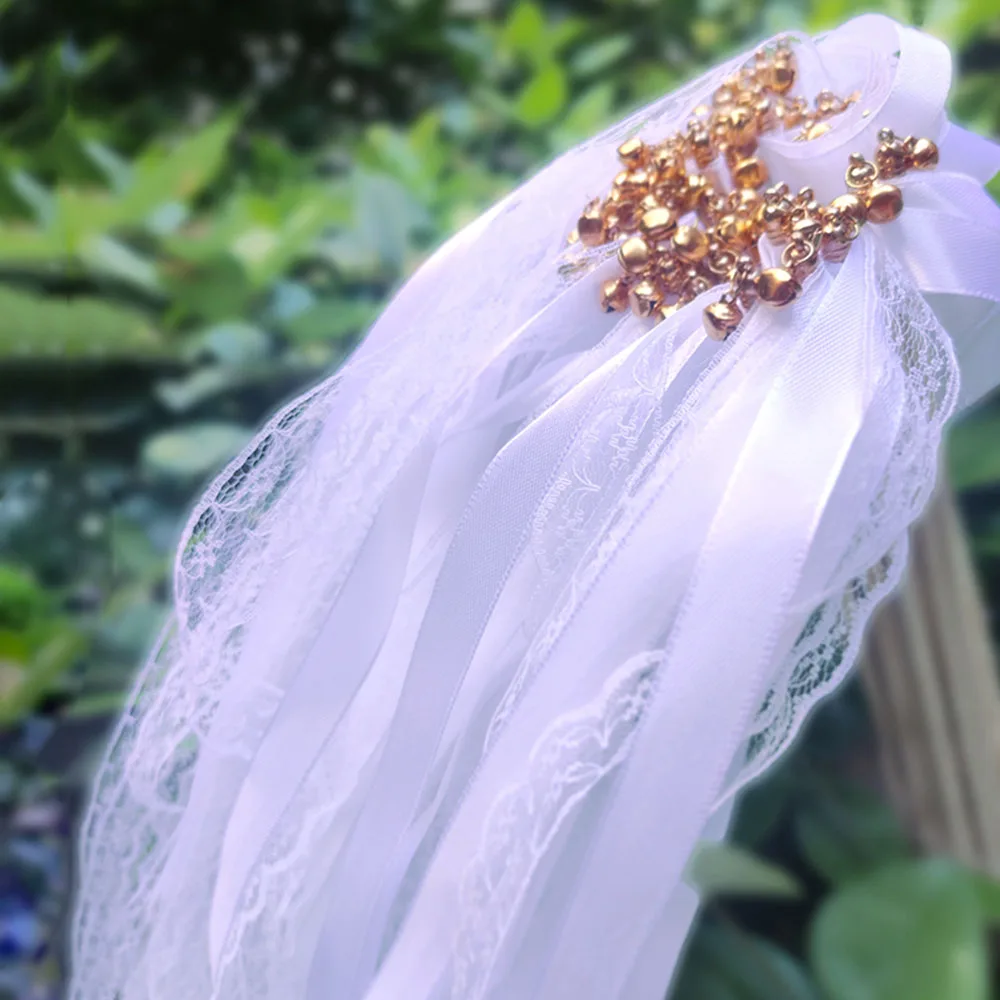 50 Uds encaje blanco cinta varitas para boda con oro Bell 20 piezas Uds cinta de la boda Hada de palo girando serpentinas fiesta Prop varitas-0