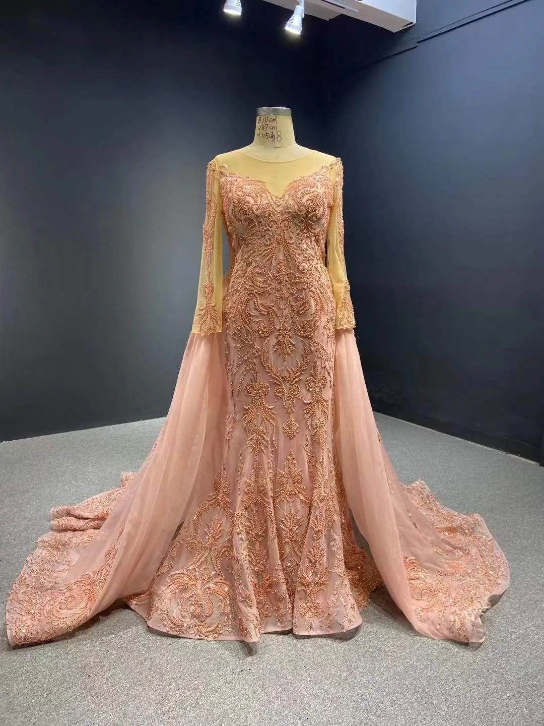 Рисунок 4 - Женское платье-Русалка с длинным рукавом