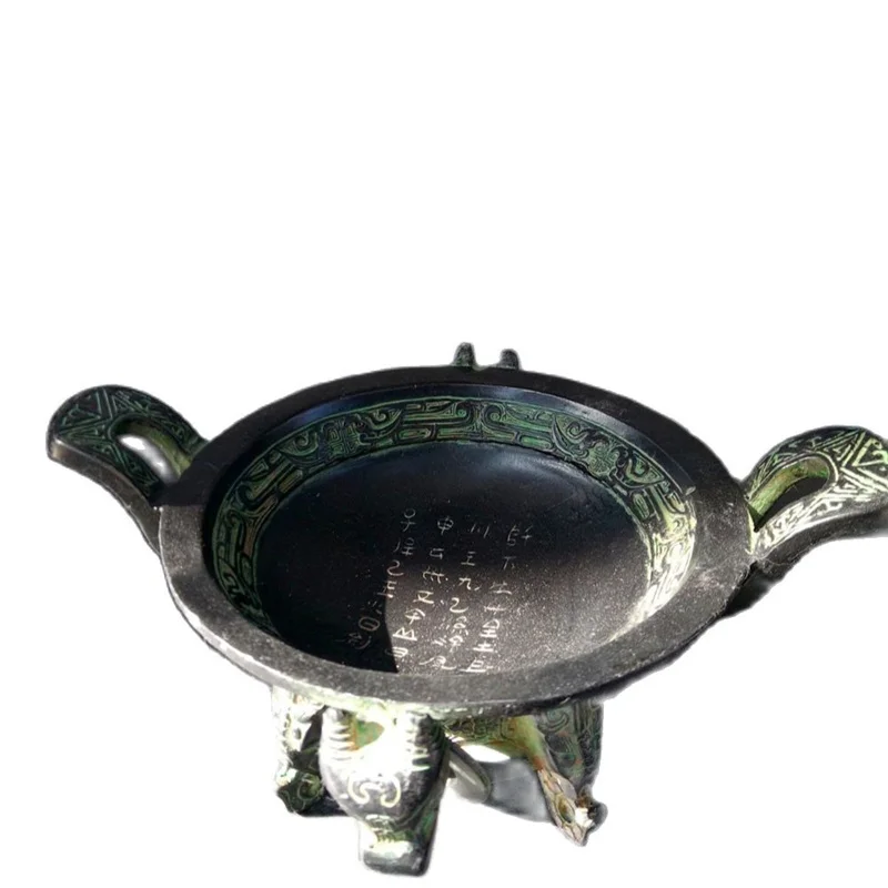 

China's ancient bronze ware four-footed Tripod Utensils vessel