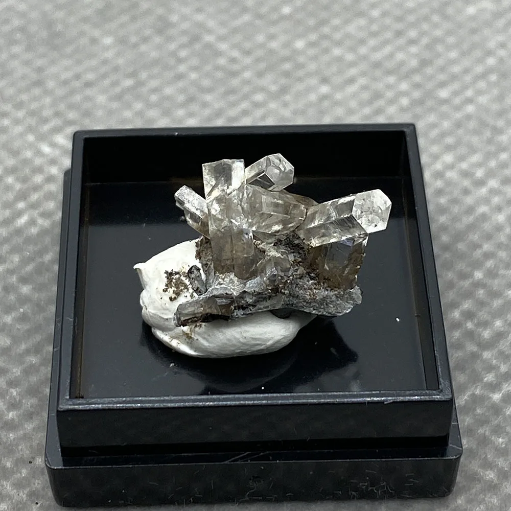 

Natural transparent columnar calcite is rare and extinct in China +Box27*27*25mm S12#