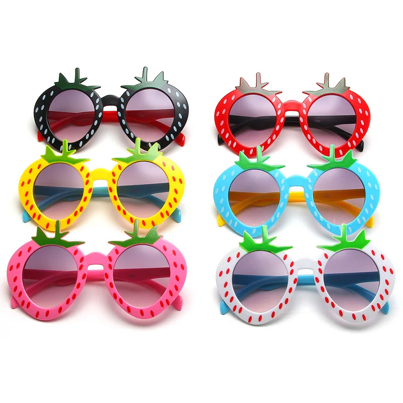 

Yellow Strawberry Kids Sunglasses Black White Red Blue Children Glasses Girls Boys Baby Cute Colored Lenses New Trends 2021 Gift