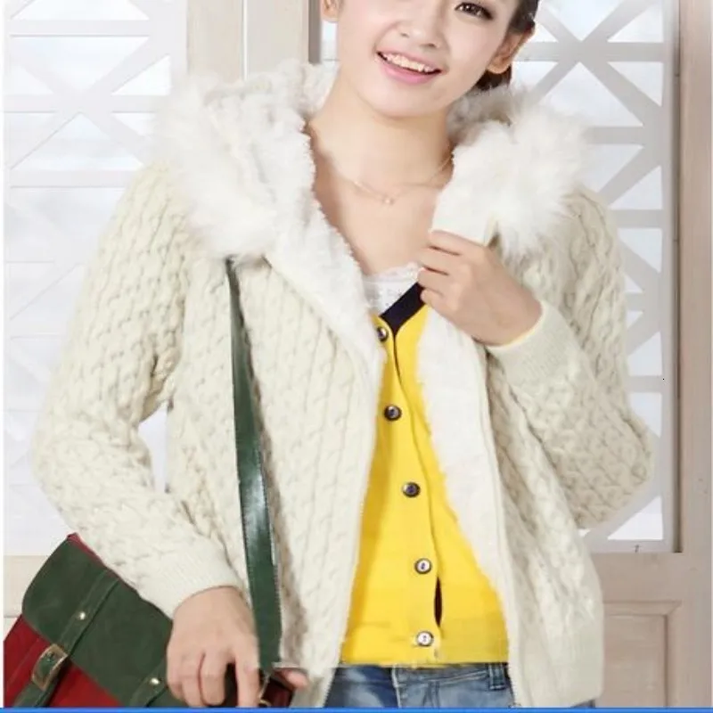 Теплый зимний женский свитер шерстяной с капюшоном Женский утепленный кардиган