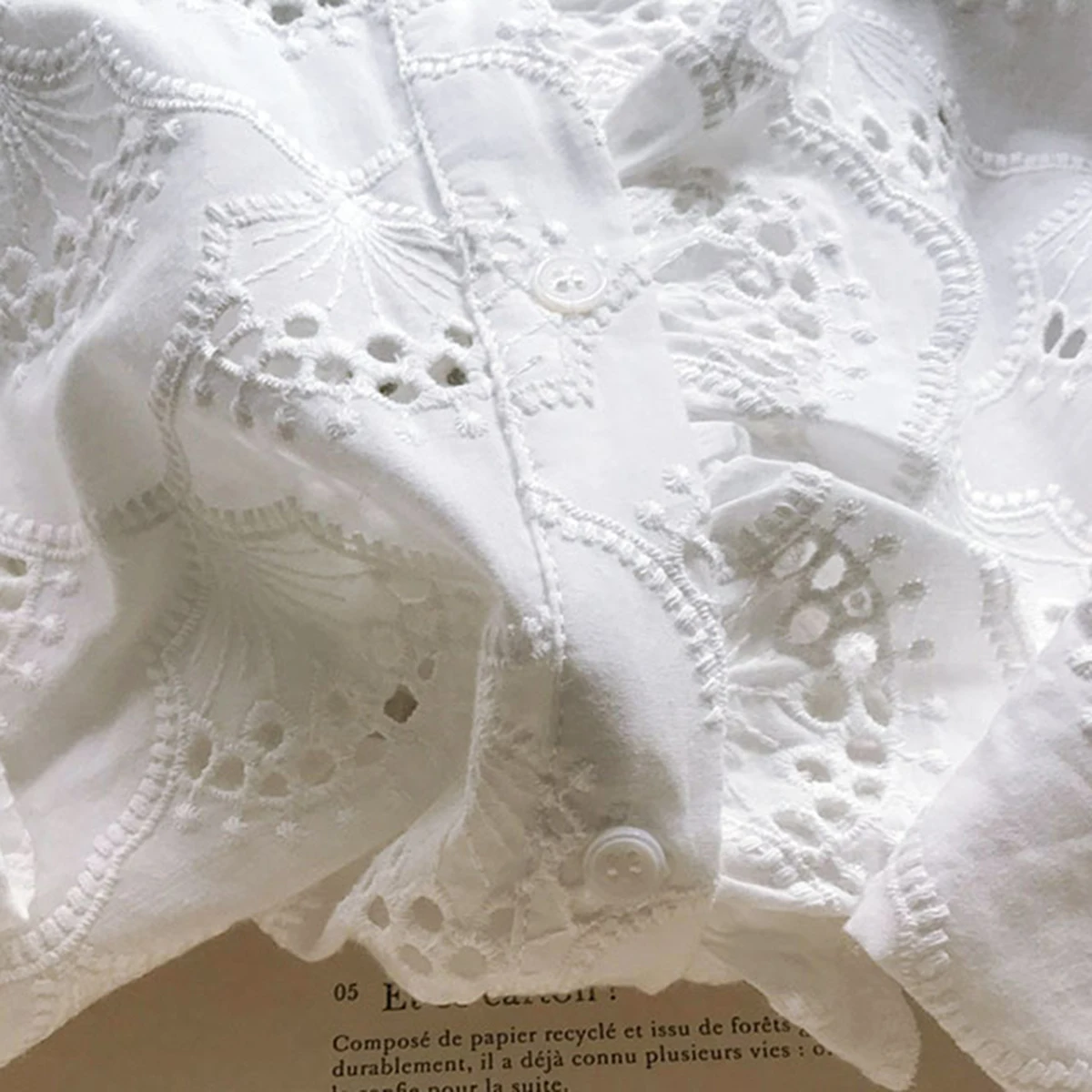 Женская ажурная блузка с рюшами винтажная на пуговицах длинным рукавом и