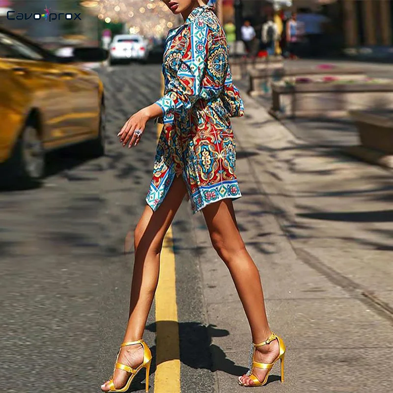 Женское платье рубашка с рукавами фонариками и этническим принтом мини выше