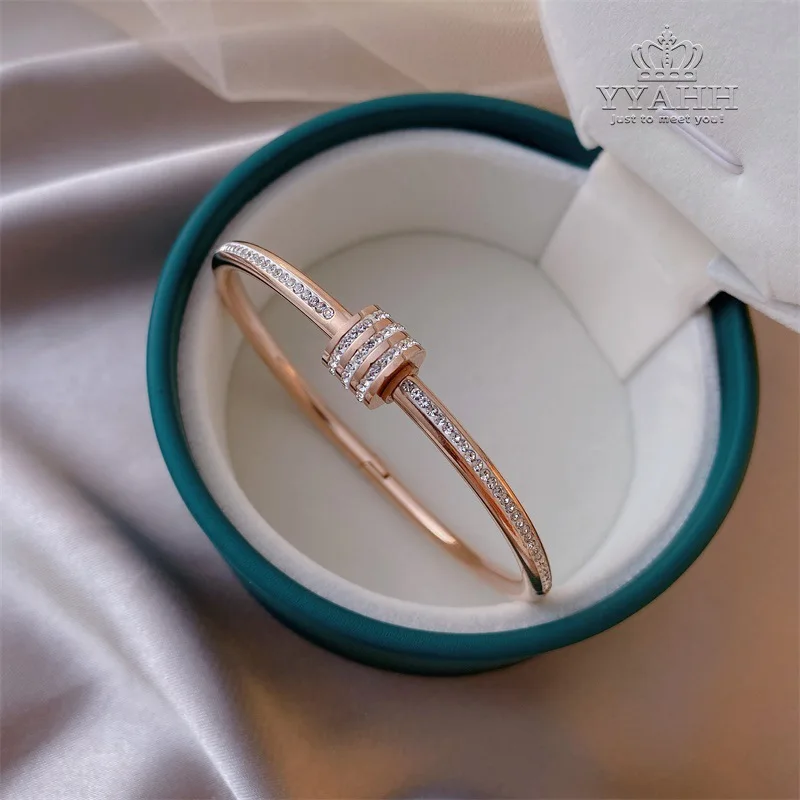 

Circle Titanium Steel Bracelet Fashion Temperament Bracelet Female Korean Version Simple Exaggerated Bracelet Creative Bracelet