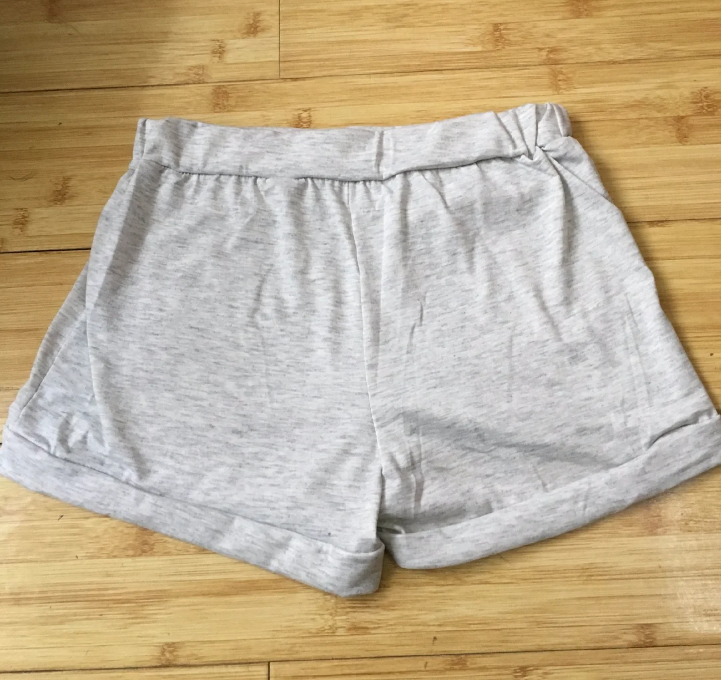 Светло серый женский спортивный комплект свободные короткие штаны топ без