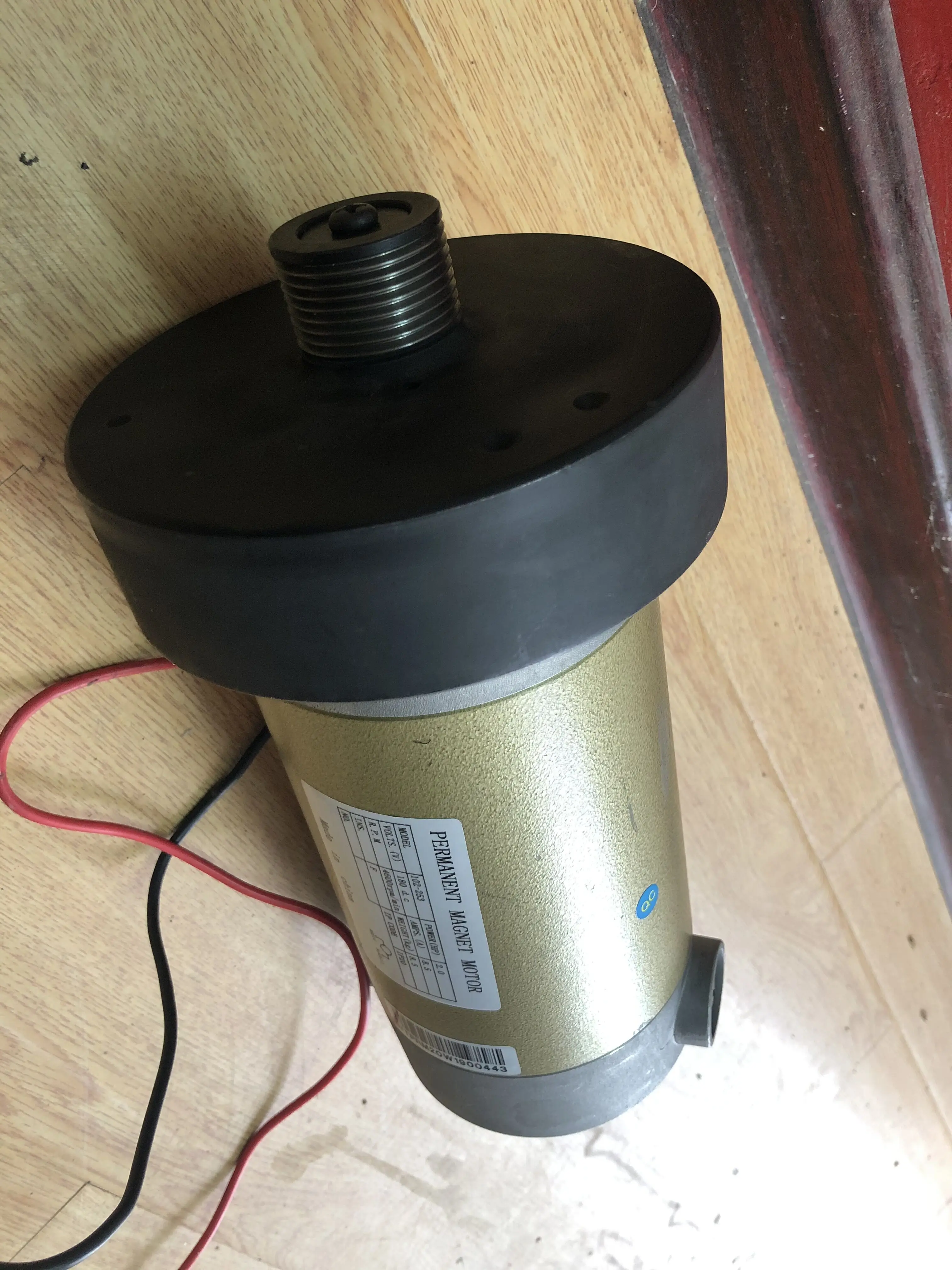 Универсальный беговый двигатель постоянного тока с постоянным магнитом |