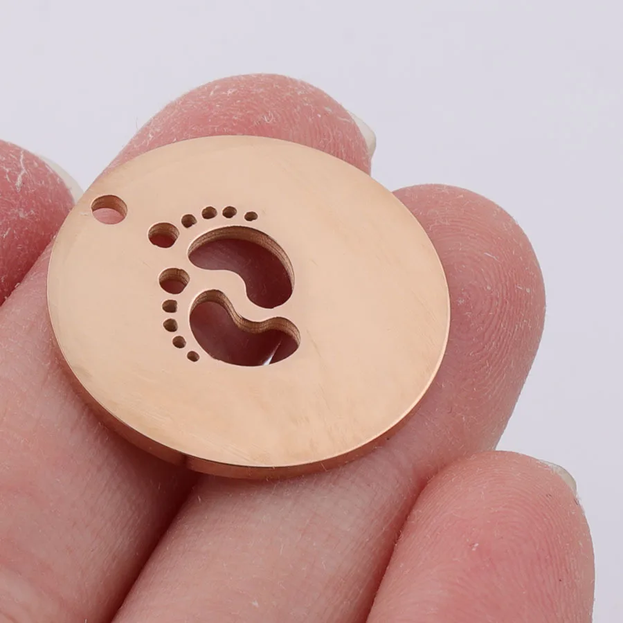 

10pcs/lot Blank Round 15/22mm Hollow Sole Baby Feet Foot Pendant Tag Jewelry Accessories for DIY Necklace Earrings Making