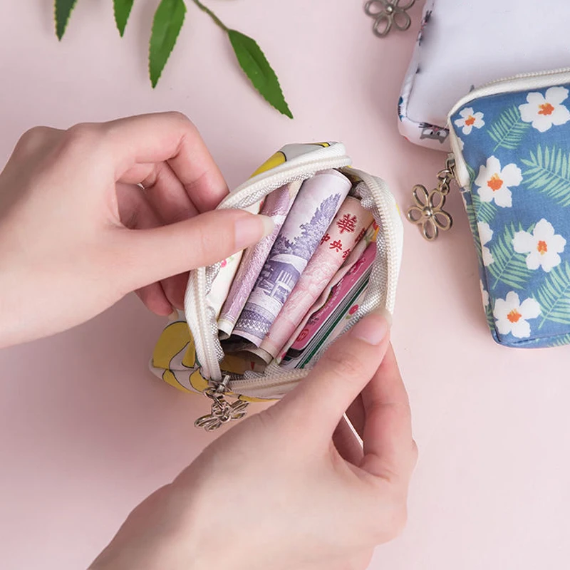 

Large Capacity Sanitary Napkin Storage Bag Portable Coin Purse for Women LAD3
