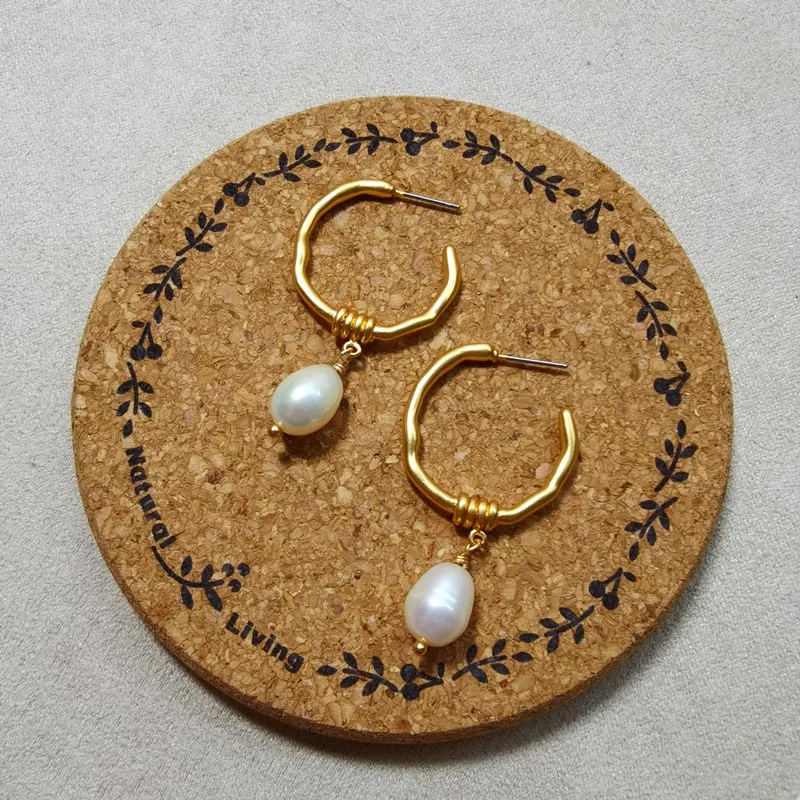 

European and American Baroque freshwater pearl earrings women new minimalist retro fashion brass earrings