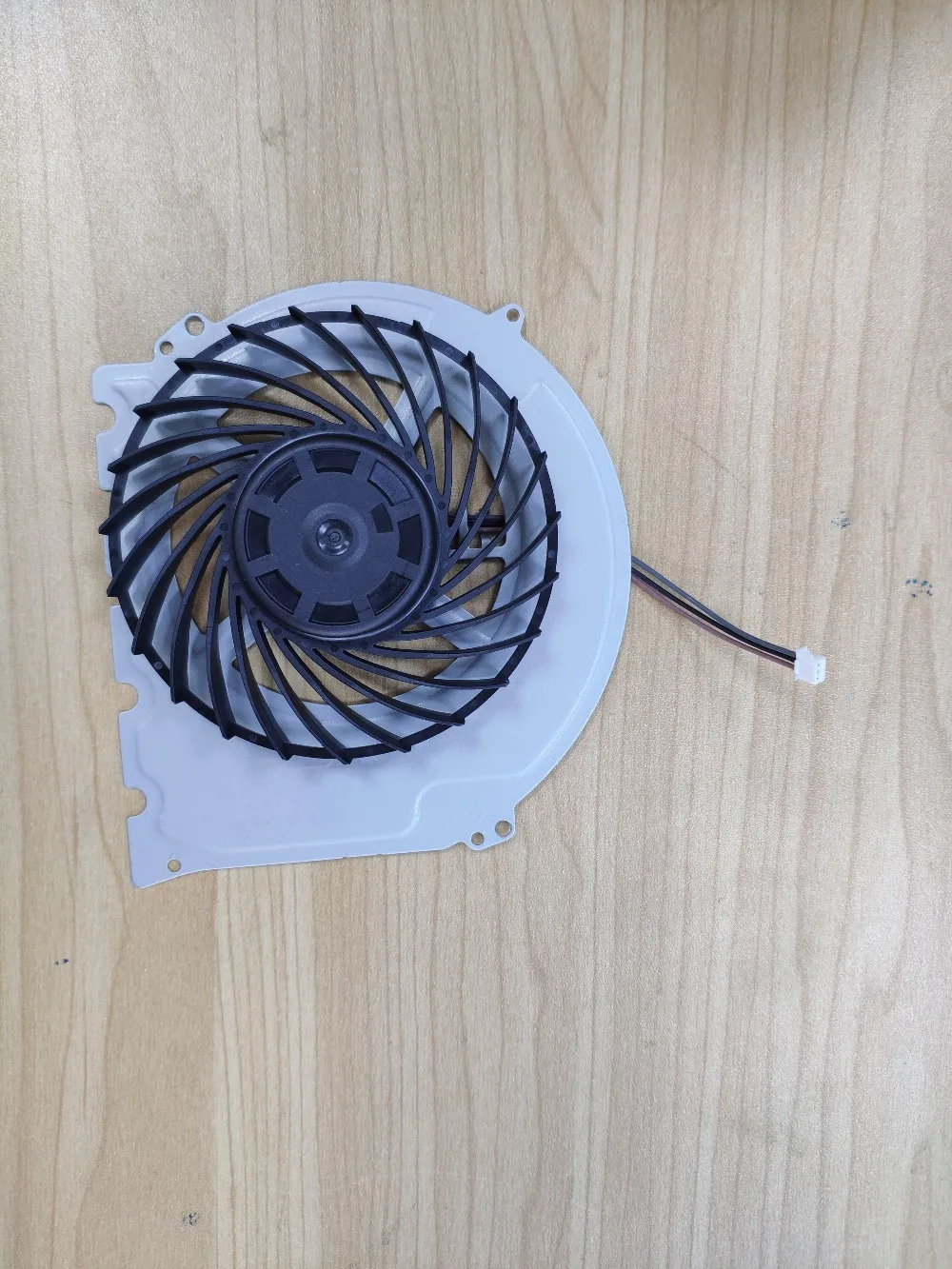 Замена внутреннего вентилятора охлаждения для консоли PS4 Slim 2000 вентиляторы