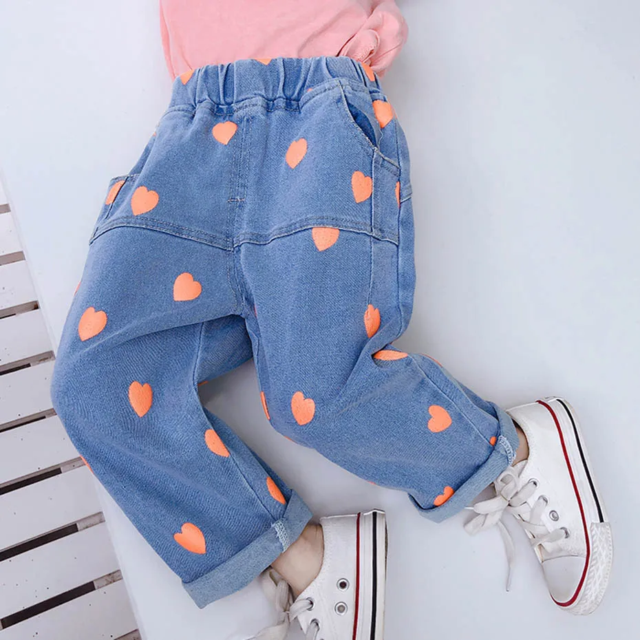Джинсы с сердечком для девочек детские джинсы повседневные стильные малышей