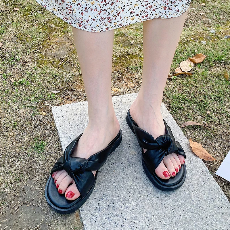 

Shoes House Slippers Platform Low Slides Fashion Slipers Women Flat Luxury 2021 Soft Basic Rome Rubber PU Shoes Women Ladies' S