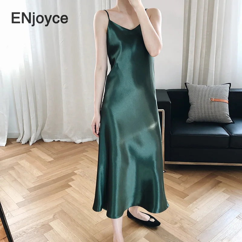 Платье женское длинное с V-образным вырезом и открытой спиной облегающее пляжное