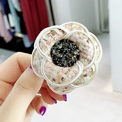 Корейский famouse дизайн брошь-цветок с кристаллами pin Ювелирные изделия для Женские аксессуары для одежды воротник pin двойного назначения - Окраска металла: pink