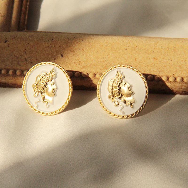 

Vintage Simple Carving Portrait Stud Earrings for Women Delicate White Round Coin Earrings Geometrical Metal Earrings