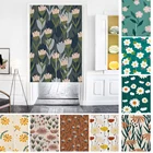 Занавеска на дверь, в японском стиле, с маленьким свежим цветком