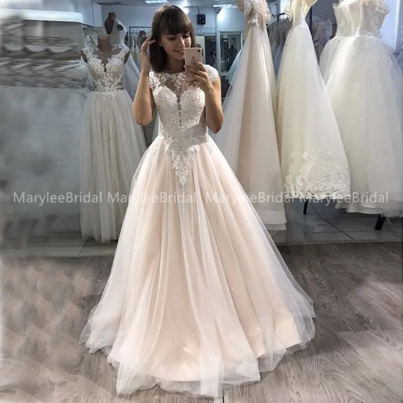 

Vintage Cap Sleeves Wedding Dress Sheer Scoop Neck Light Champagne Tulle Bridal Dress Floor Length Appliques vestidos de novia