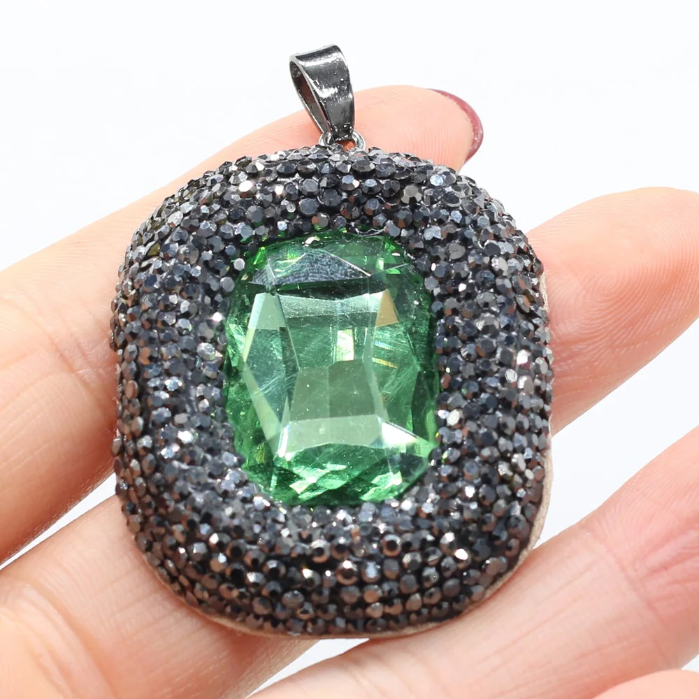 Подвеска из искусственной кожи с кристаллами квадратные поделки ручной работы