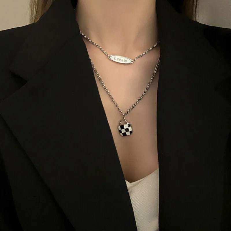 

ins Simple And Stylish Black And White Checkerboard Square Bags Alloy Pendant Necklace Women's Neck Decoration Jewelry Accessory