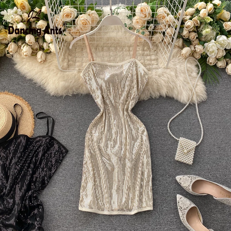 Женское платье карандаш на бретелях спагетти привлекательное облегающее с