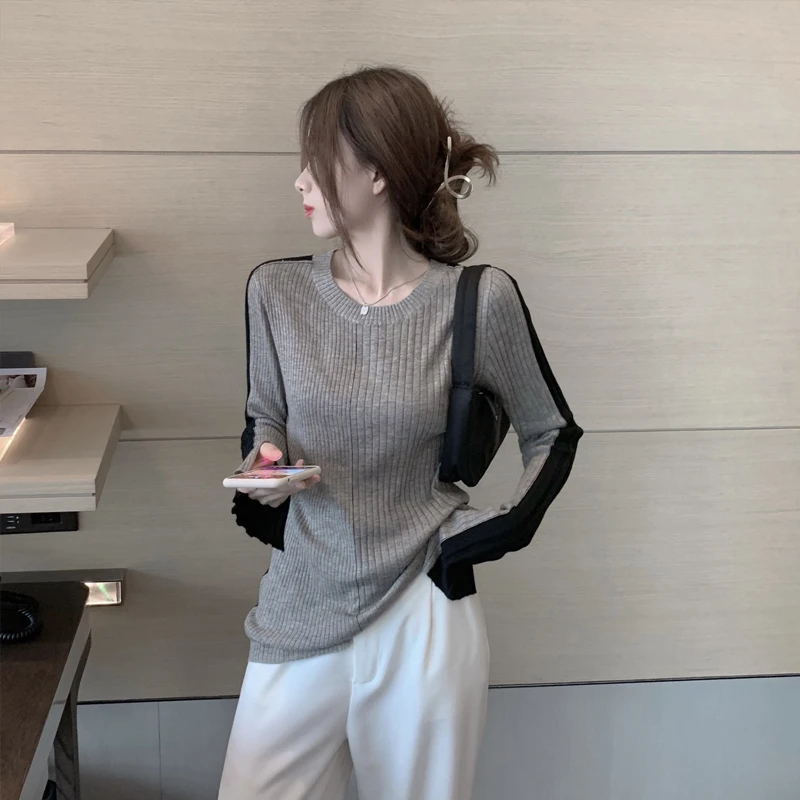 

Свитер-Топ женский трикотажный облегающий контрастных цветов с длинными рукавами