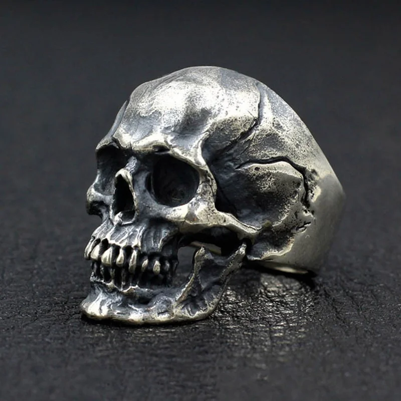 Мужское Винтажное кольцо в виде черепа вампира серебристое и черное скелет стиле
